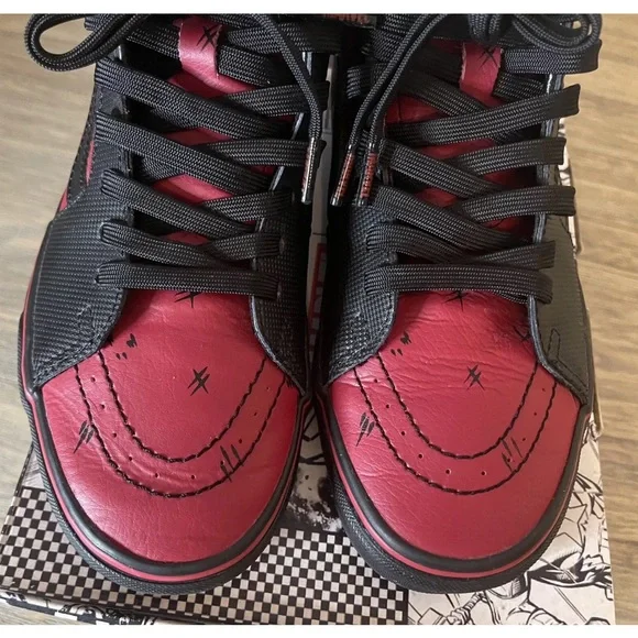 Vans Sk8-Hi (Marvel) DeadPool/Red/Black Sneakers, Men’s Size 7